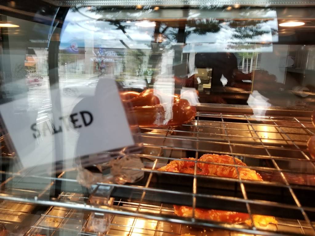 Gnarly Knots Pretzels | restaurant | 115 S Hough St, Barrington, IL 60010, USA | 8477015668 OR +1 847-701-5668