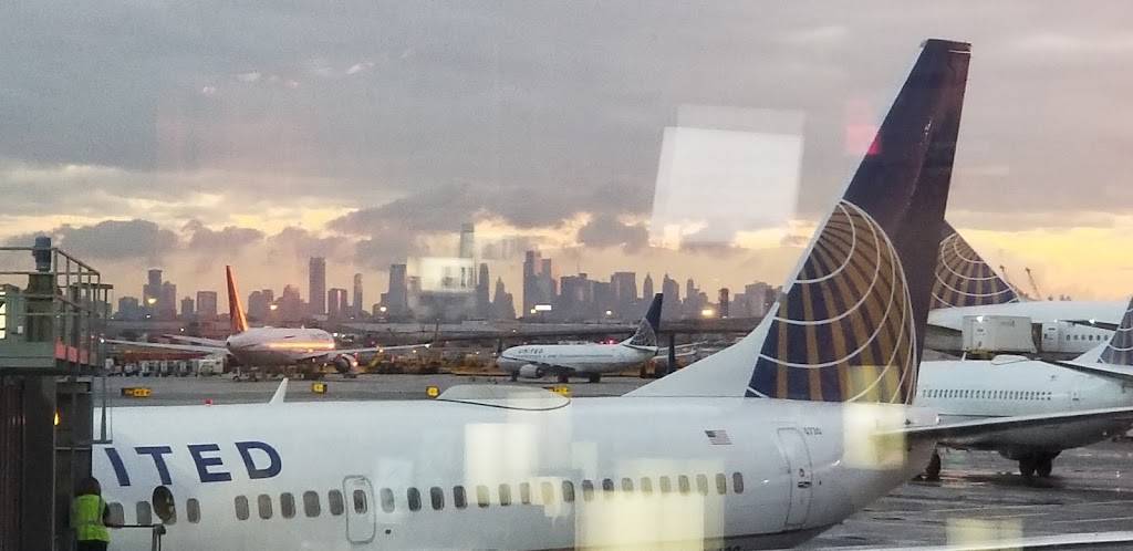 Famous Famiglia | restaurant | 3 Brewster Rd, Newark, NJ 07114, USA | 9736240259 OR +1 973-624-0259