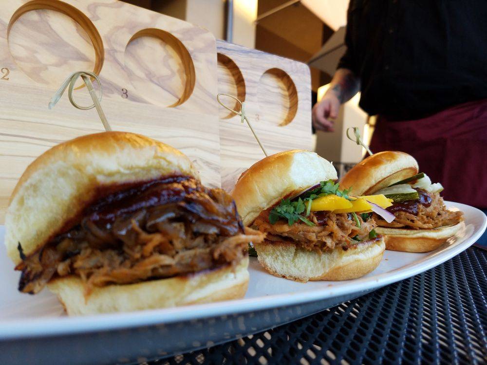 Flightz | restaurant | 3907 Park Dr Suite #110, El Dorado Hills, CA 95762, USA | 9168055128 OR +1 916-805-5128