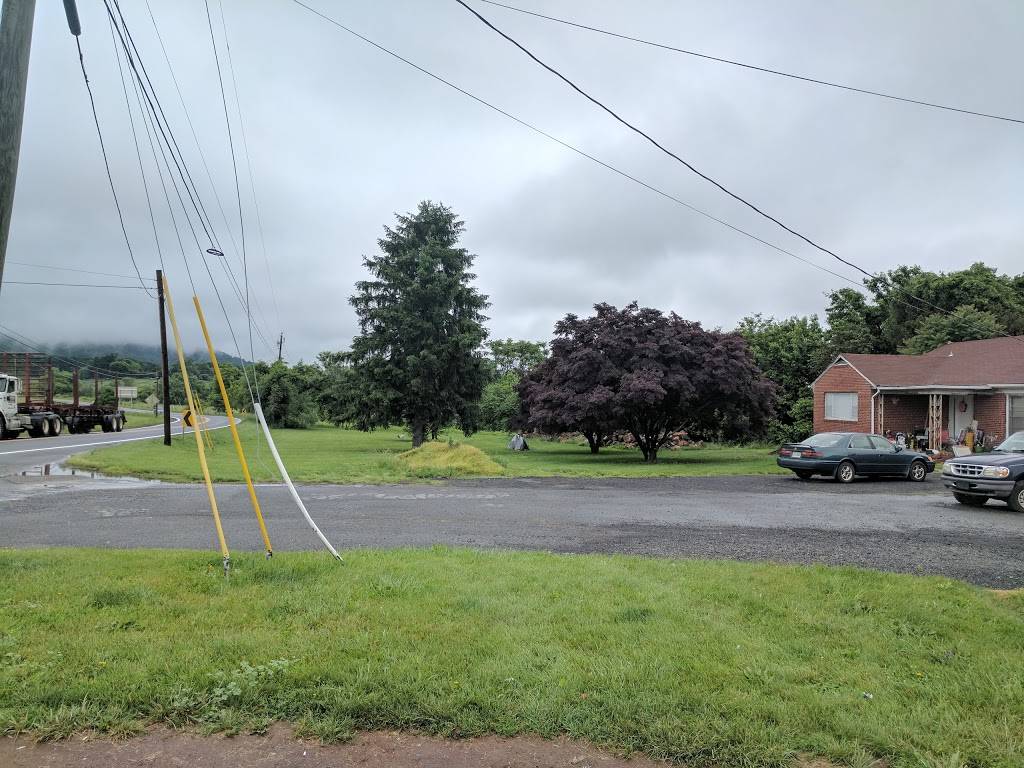 Valero Truck Stop & Discount Cigarettes | meal takeaway | 13232 James Monroe Hwy, Leesburg, VA 20176, USA | 7037795712 OR +1 703-779-5712