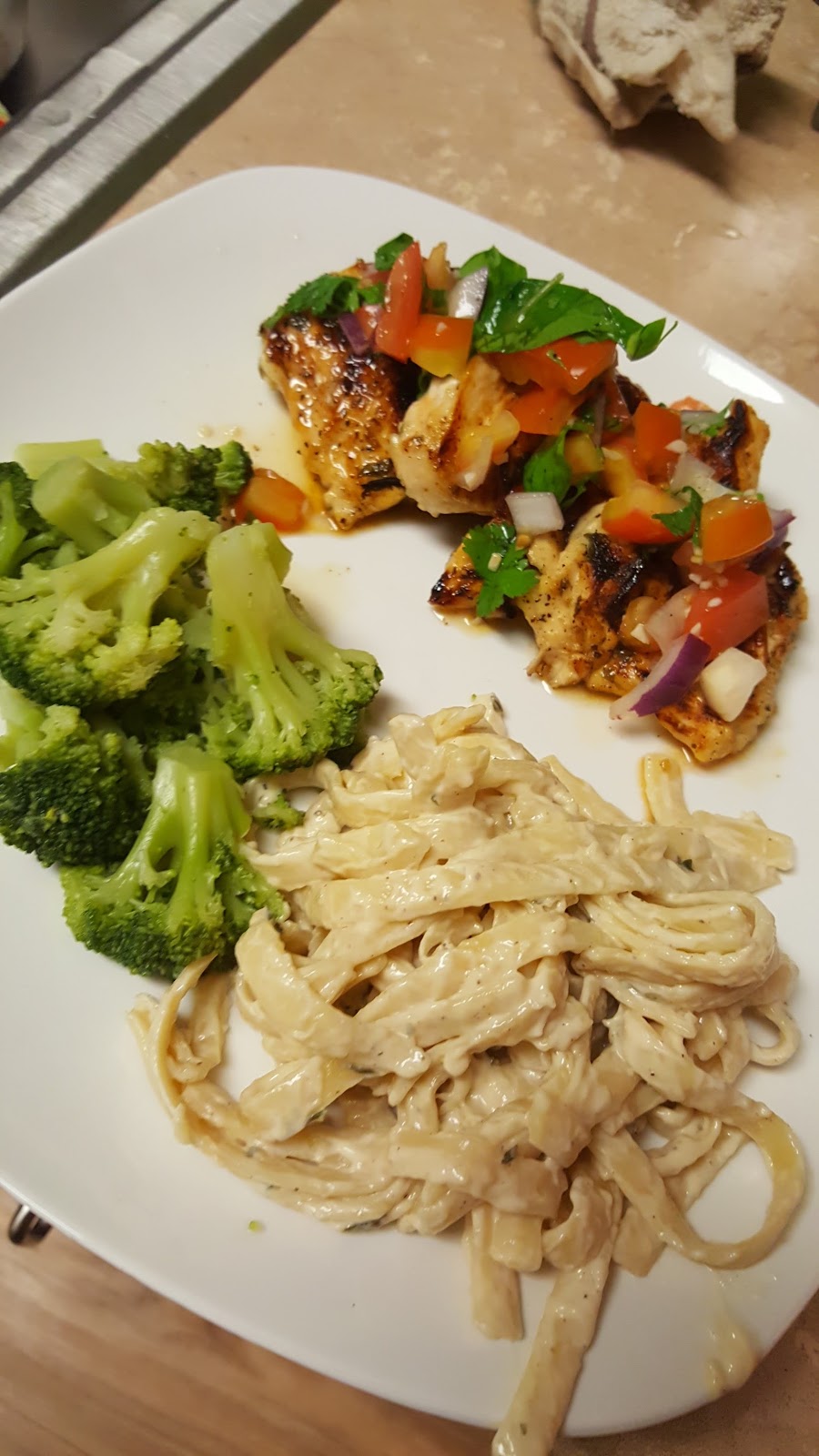 Royals Kitchen & Catering | restaurant | 3450 N Richards St, Milwaukee, WI 53212, USA | 4146446347 OR +1 414-644-6347