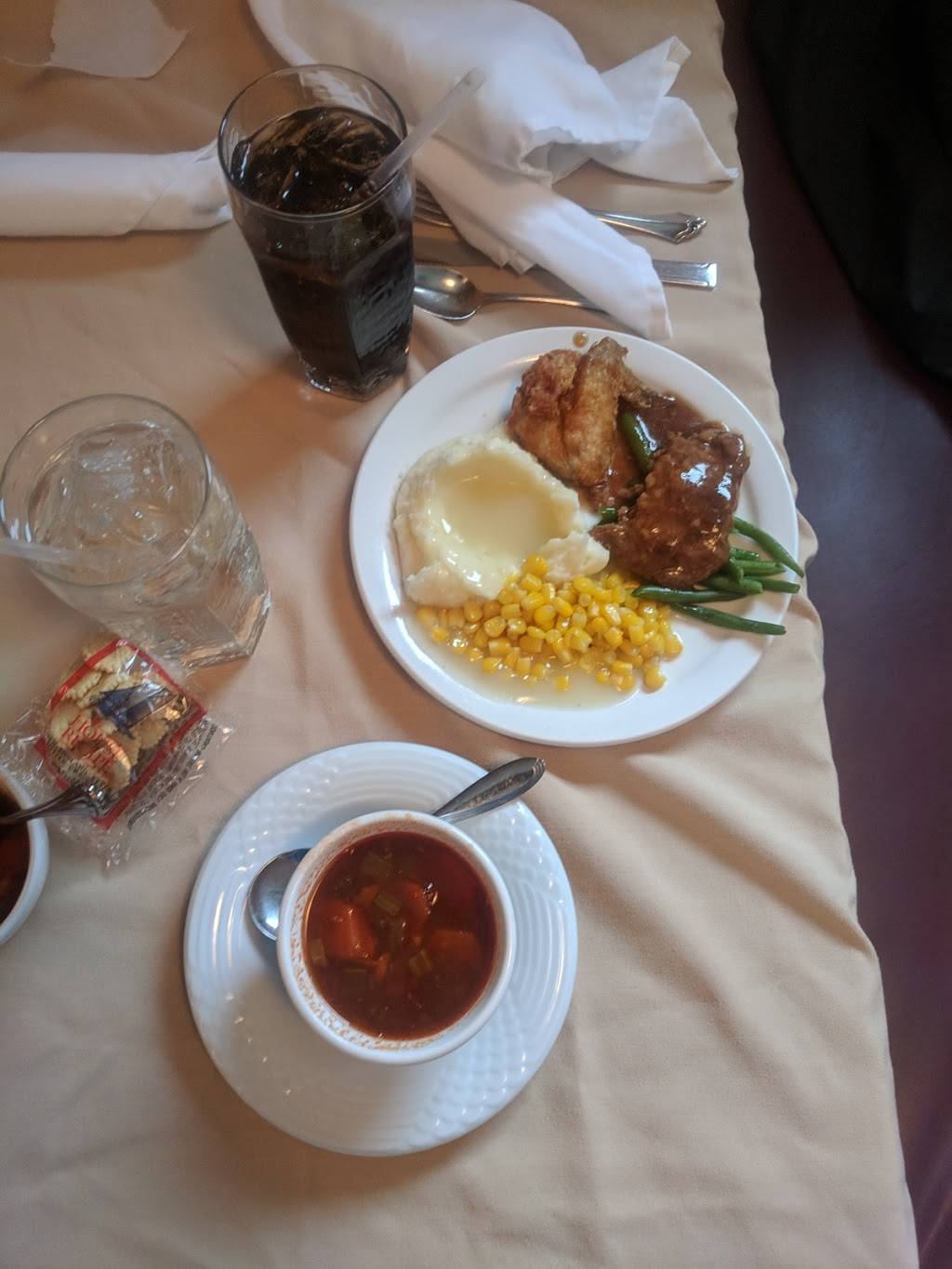 Maxfields Restaurant | restaurant | 11228 N Wyman Rd, Blanchard, MI 49310, USA | 9894275630 OR +1 989-427-5630