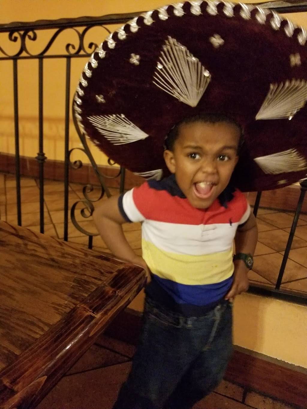 El Charritos | restaurant | 119 N Main St, Water Valley, MS 38965, USA | 6624734848 OR +1 662-473-4848