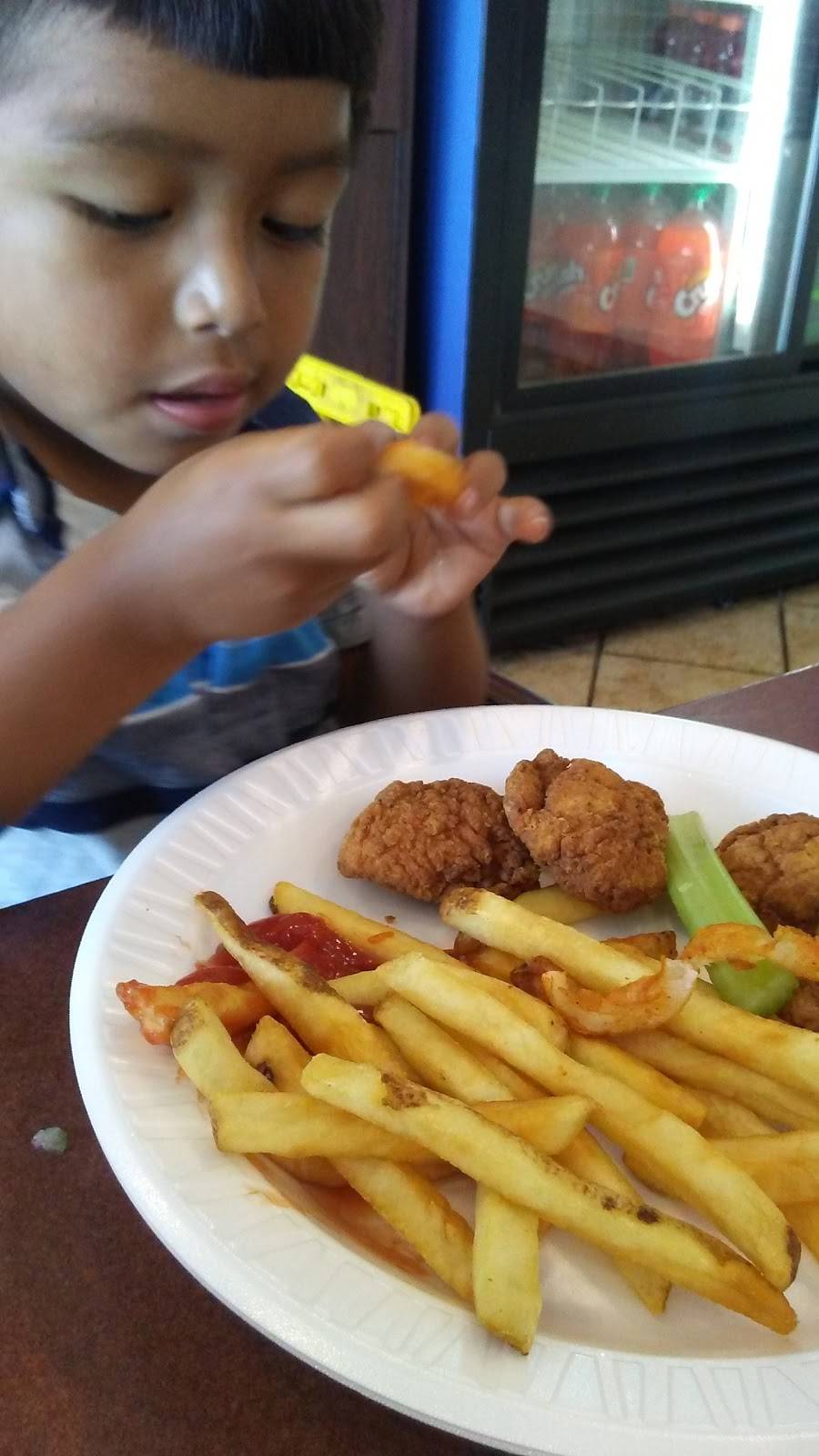 Planet Wings | restaurant | 2220 Forest Ave # 3, Staten Island, NY 10303, USA | 7182737575 OR +1 718-273-7575