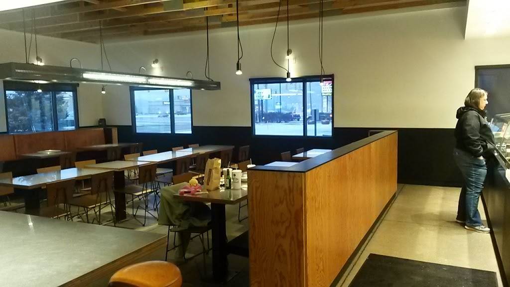 Chipotle Mexican Grill | restaurant | 1040 Green Blvd, US-50, Aurora, IN 47001, USA | 8129261287 OR +1 812-926-1287