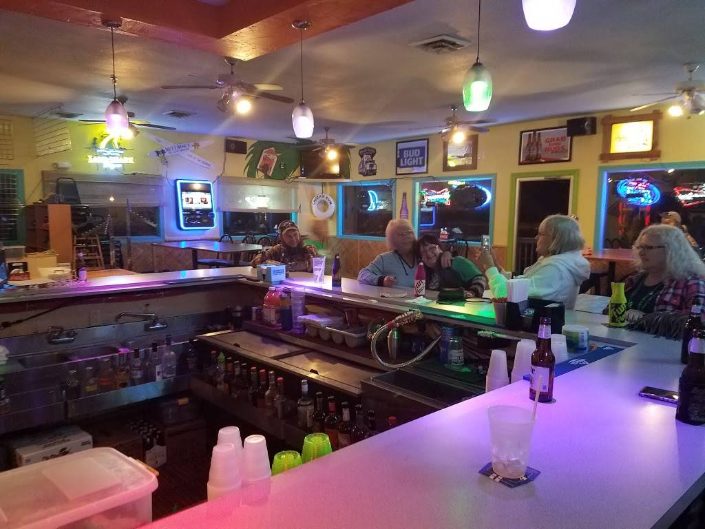 Bulldogs Beach House | restaurant | 121 Teton Ln, Camdenton, MO 65020, USA | 5738733311 OR +1 573-873-3311