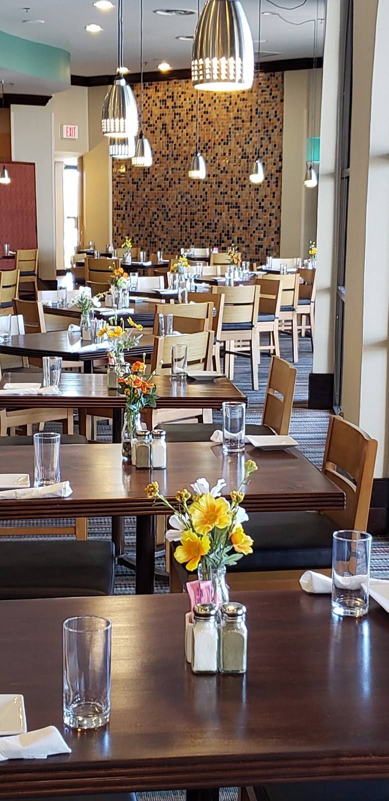 Nine Hundred Bar & Grill | restaurant | 900 Sunland Park Dr, El Paso, TX 79922, USA | 9158332900 OR +1 915-833-2900