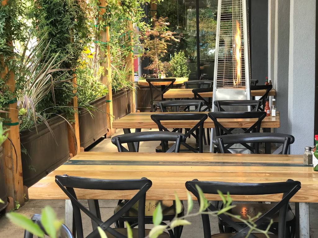 Meet & Eat | restaurant | 3445 Freeport Blvd, Sacramento, CA 95818, USA | 9164763082 OR +1 916-476-3082