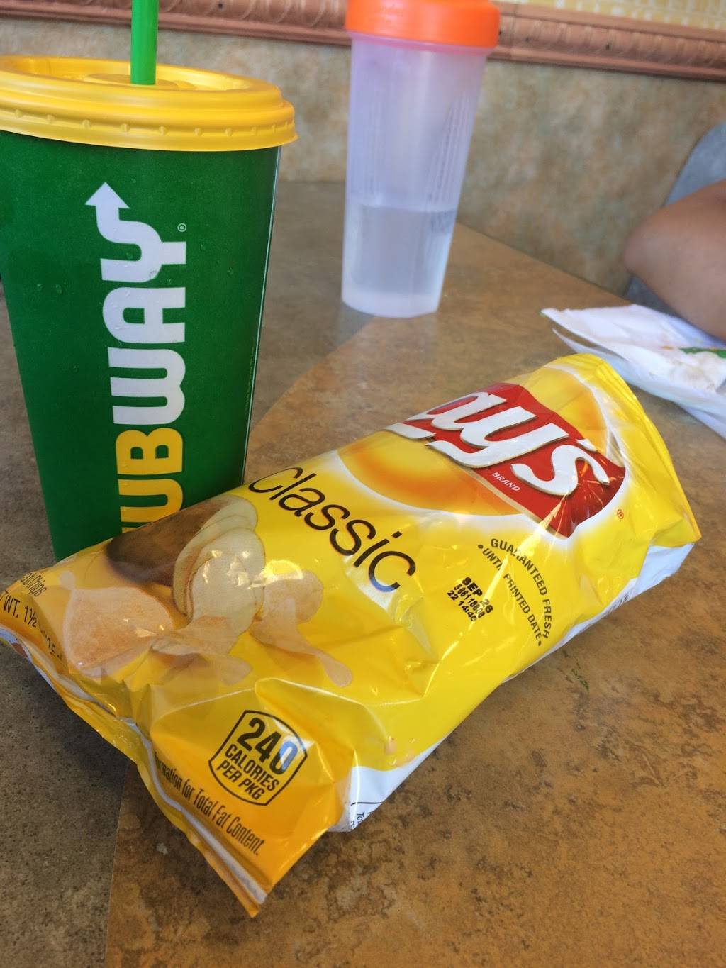 Subway | restaurant | 200 Tunxis Hill Rd, Fairfield, CT 06824, USA | 2033350334 OR +1 203-335-0334