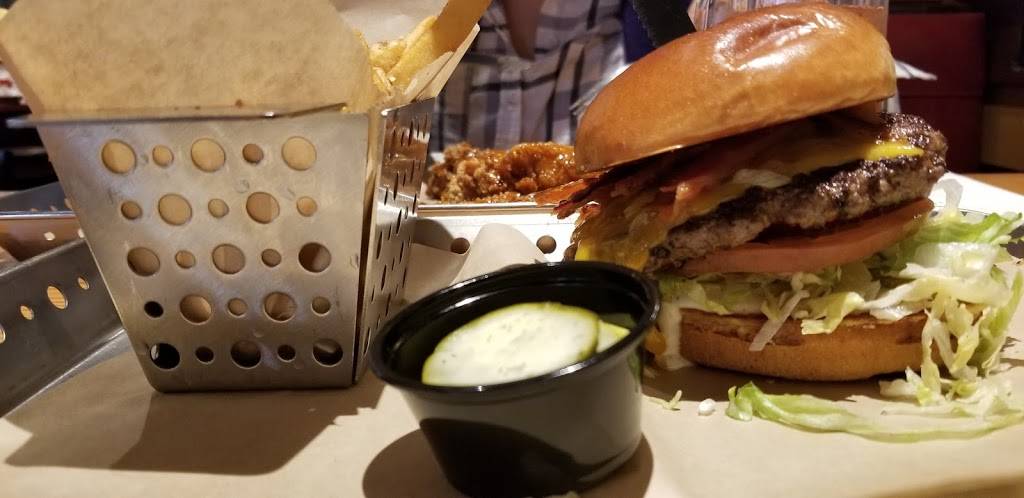 Chilis Grill & Bar | restaurant | 1460 Towne Lake Pkwy, Woodstock, GA 30189, USA | 7705927676 OR +1 770-592-7676