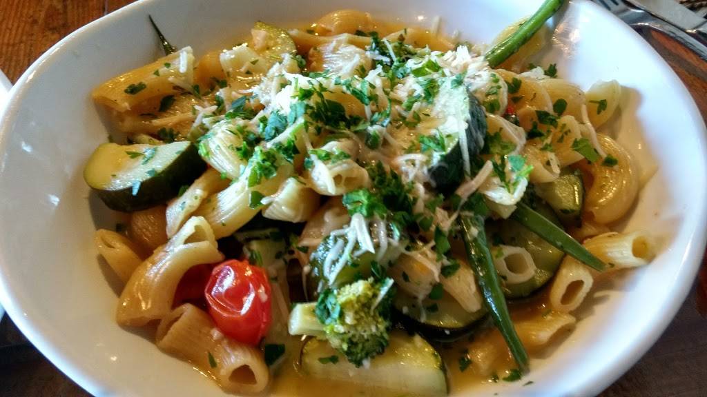 Carmellas an Italian Bistro | restaurant | 716 N Casaloma Dr, Appleton, WI 54913, USA | 9208824044 OR +1 920-882-4044