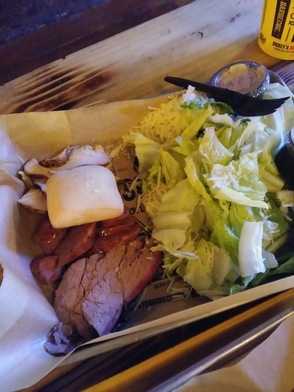 Dickeys Barbecue Pit | restaurant | 4610 N Central Expy, Dallas, TX 75206, USA | 2143704550 OR +1 214-370-4550