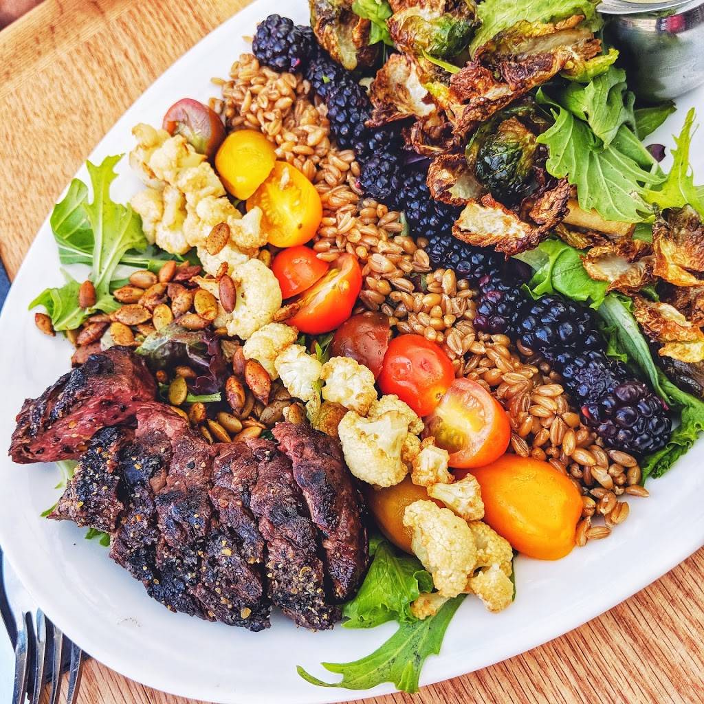 Barcelona Tavern | restaurant | Corner of Hanna Ave &, Snooker St, Toronto, ON M6K 1X4, Canada | 4165310757 OR +1 416-531-0757