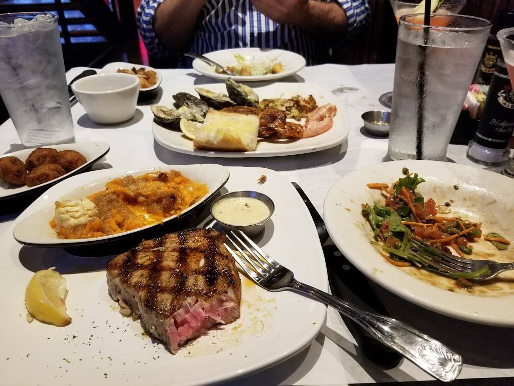 Half Shell Oyster House | restaurant | 2325 University Blvd, Tuscaloosa, AL 35401, USA | 2058607001 OR +1 205-860-7001