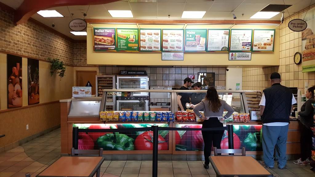 Subway | restaurant | 450 W El Monte Way, Dinuba, CA 93618, USA | 5595950916 OR +1 559-595-0916