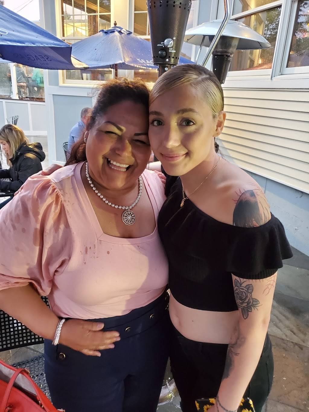 Founders House Pub & Patio | restaurant | 117 Broad St, Milford, CT 06460, USA | 2036932912 OR +1 203-693-2912