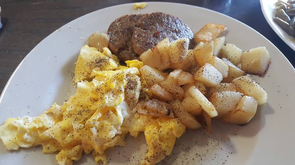 Gene And Pats COUNTRY KITCHEN | restaurant | 739 US-19, Weston, WV 26452, USA | 3042692075 OR +1 304-269-2075