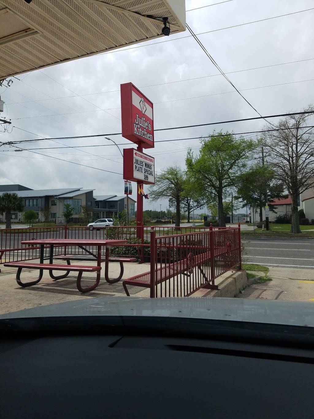 Julies Kitchen | restaurant | 5609 Read Blvd, New Orleans, LA 70127, USA | 5042487319 OR +1 504-248-7319