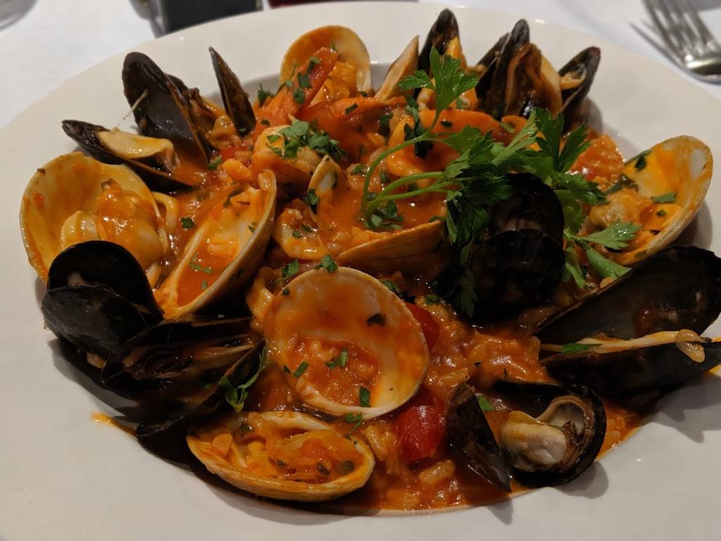 Fortunatos Restaurant | restaurant | 428 Main St, Woburn, MA 01801, USA | 7819330408 OR +1 781-933-0408