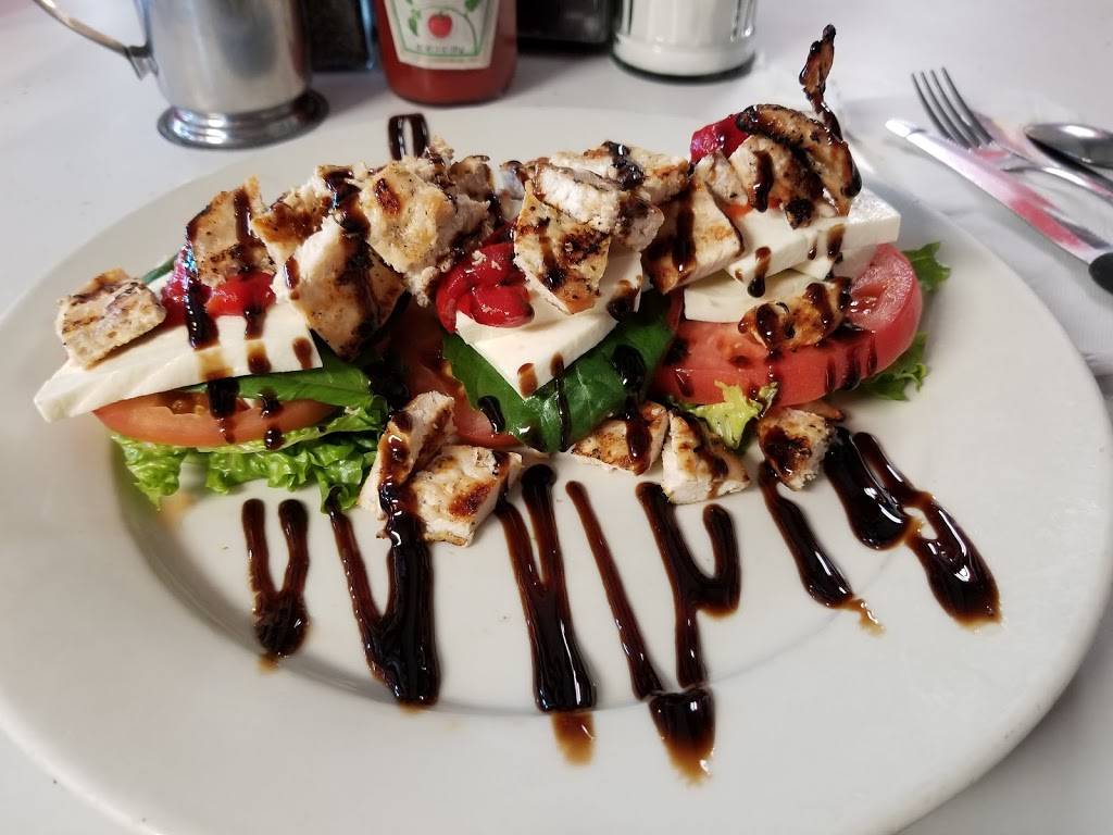 Tillys | restaurant | 34 Raceway Rd, Monticello, NY 12701, USA | 8457946540 OR +1 845-794-6540