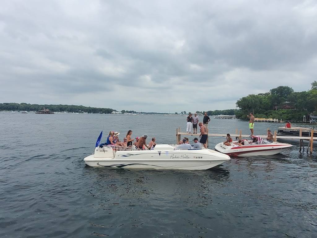 Bobs In Arnolds Park | restaurant | 188-226 Park Pl, Arnolds Park, IA 51331, USA | 7123326564 OR +1 712-332-6564