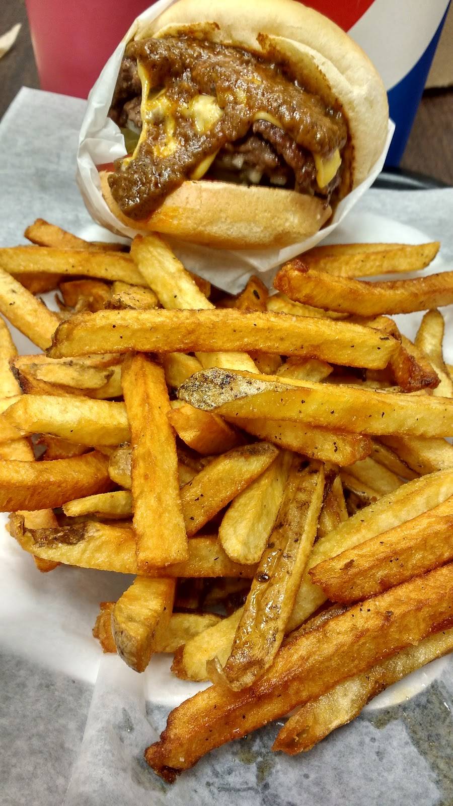 Chubz Famous Chiliburgers | restaurant | 200 A West Woodlawn Rd, Charlotte, NC 28217, USA | 9802371880 OR +1 980-237-1880