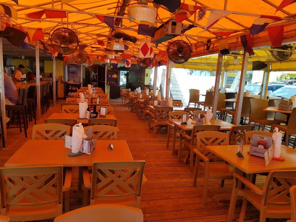 The Salty Crab Bar & Grill | restaurant | 1154 Estero Blvd, Fort Myers Beach, FL 33931, USA | 2392338224 OR +1 239-233-8224
