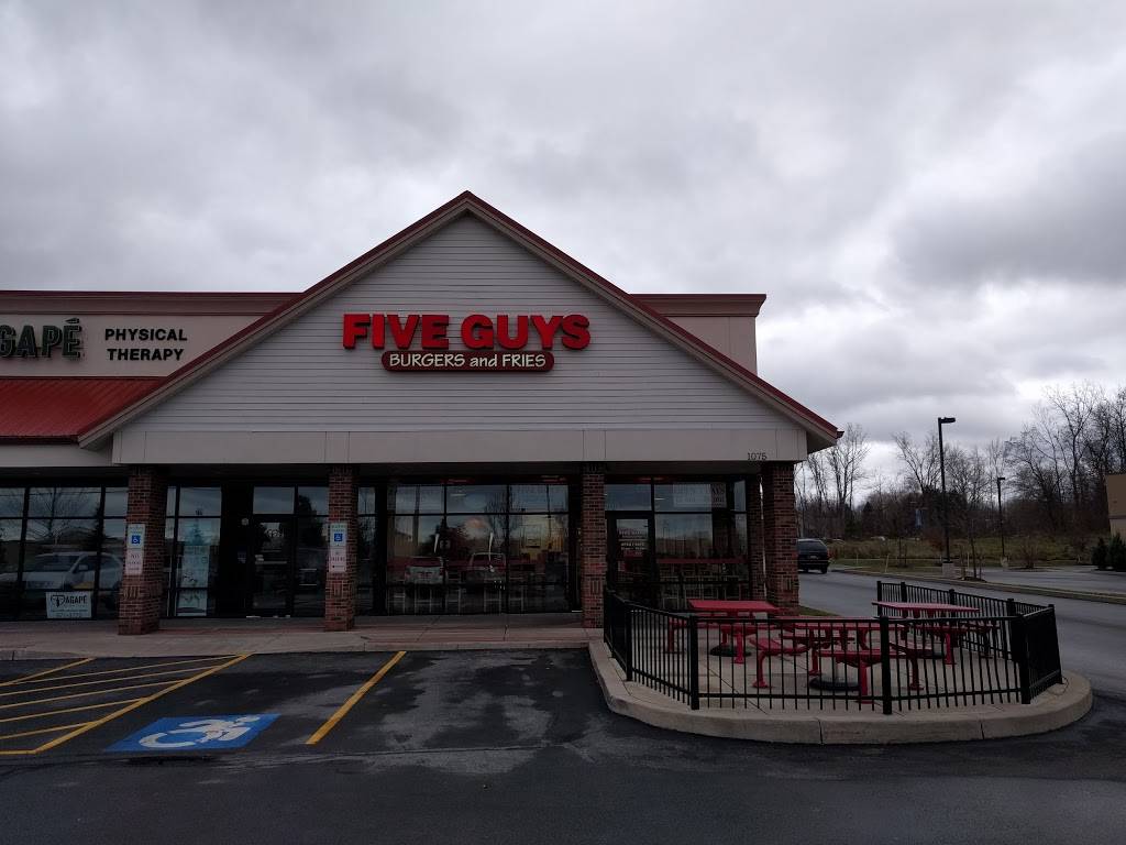 Five Guys | meal takeaway | 927 Holt Rd Suite 200, Webster, NY 14580, USA | 5858721746 OR +1 585-872-1746
