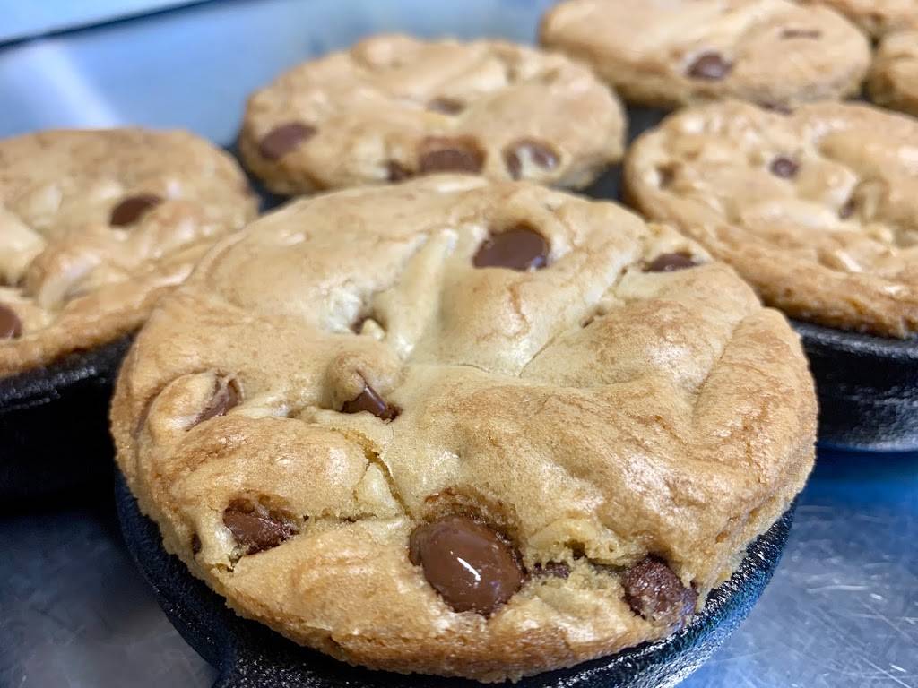 Hound Dog BBQ | restaurant | 1320 SE Water Ave, Portland, OR 97214, USA | 5035932828 OR +1 503-593-2828