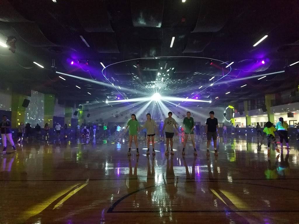 Arlington Skatium | meal takeaway | 5515 S Cooper St, Arlington, TX 76017, USA | 8177846222 OR +1 817-784-6222