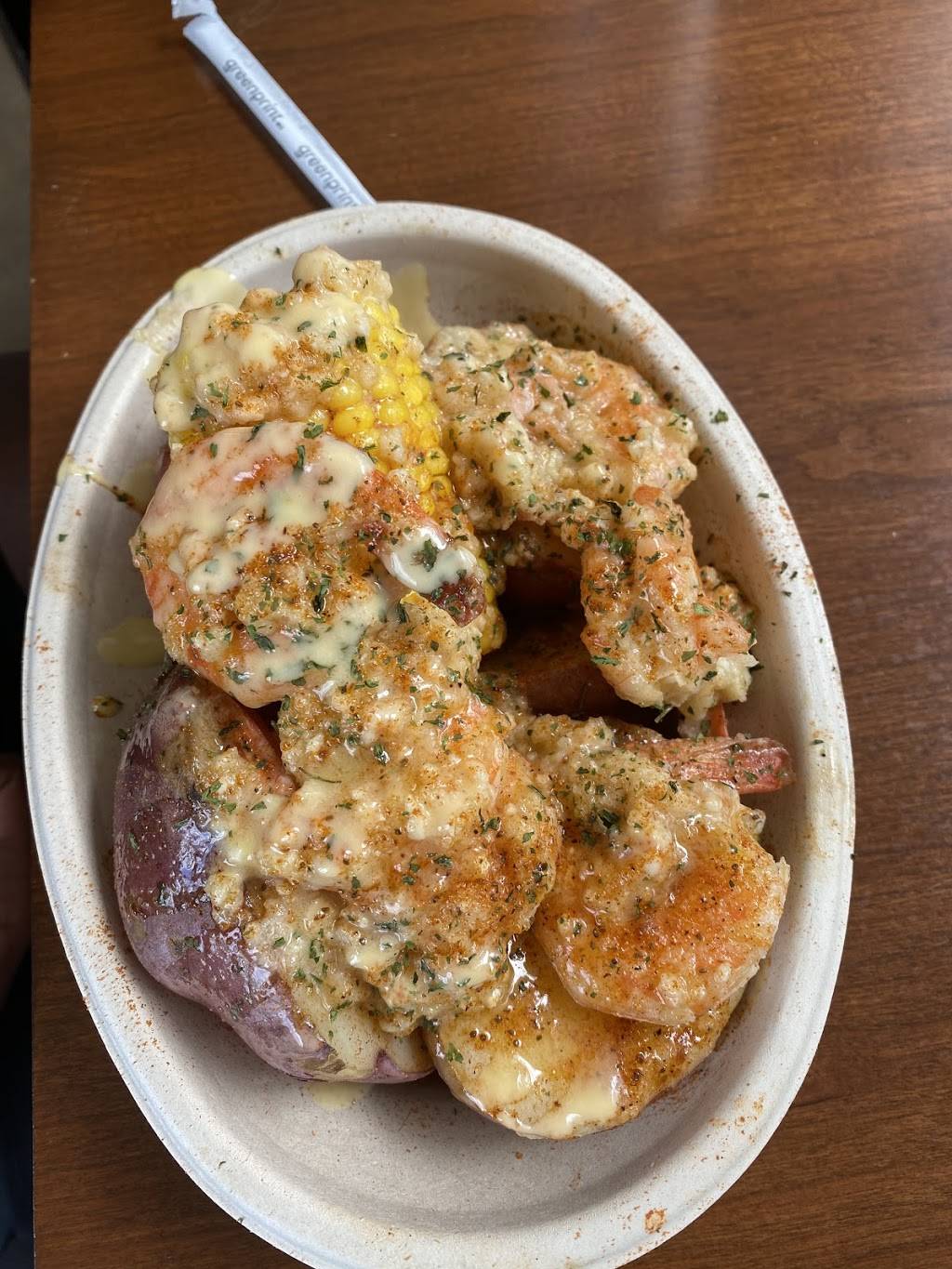 Qs Crackin Crab & Seafood Kitchen | restaurant | 5240 N Atlantic Ave, Cocoa Beach, FL 32931, USA | 3216134044 OR +1 321-613-4044