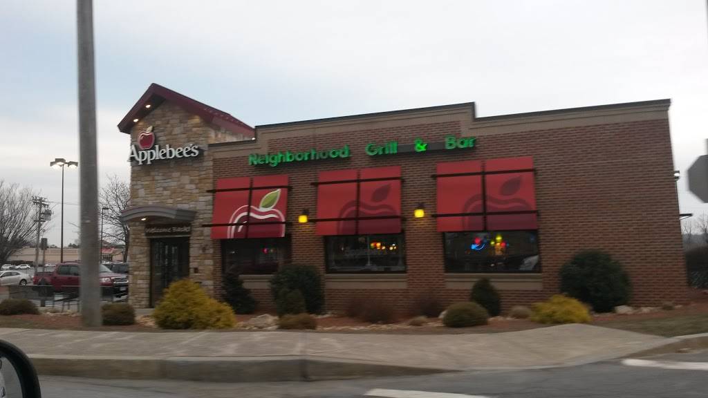 Applebees Grill + Bar | restaurant | 251 N Main St, Watertower Plaza, Leominster, MA 01453, USA | 9784669223 OR +1 978-466-9223