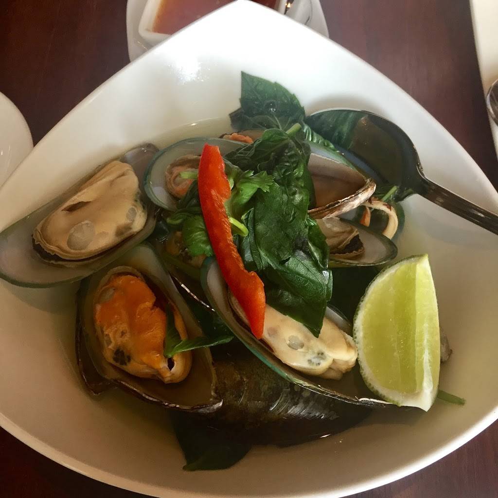 Soontorn Bahn Thai | restaurant | 210 Lakeshore Rd E, Oakville, ON L6J 1H8, Canada | 9058158488 OR +1 905-815-8488