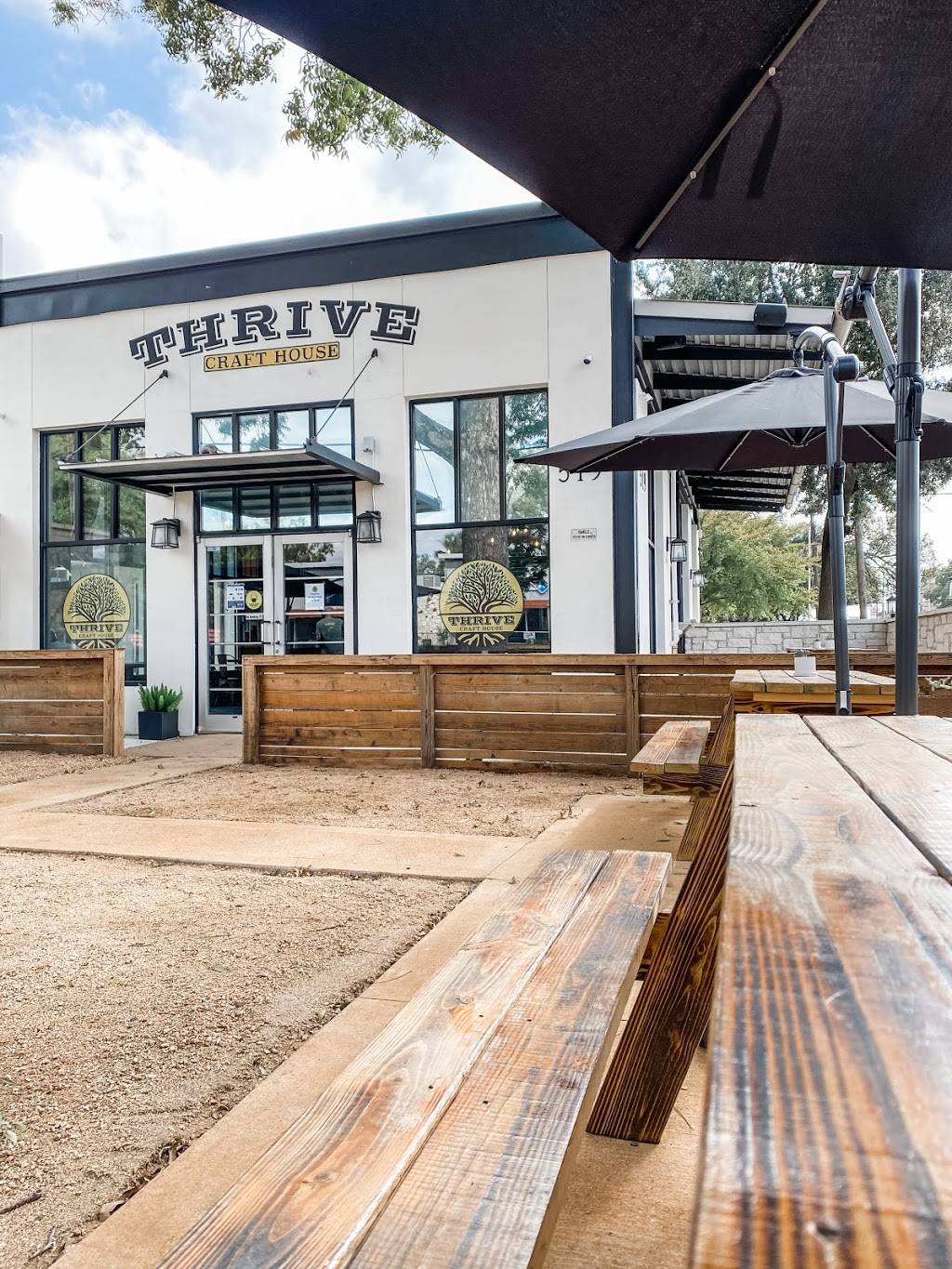 Thrive Craft House | restaurant | 519 W 37th St, Austin, TX 78705, USA | 5125025346 OR +1 512-502-5346