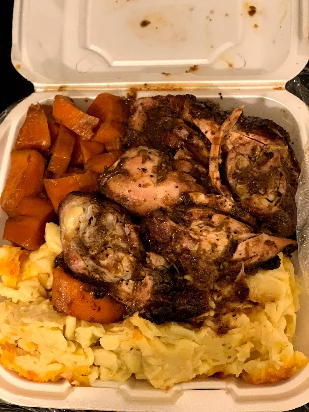 Family Spot Jamaican Restaurant | restaurant | 6722 N Broad St, Philadelphia, PA 19126, USA | 2159273000 OR +1 215-927-3000