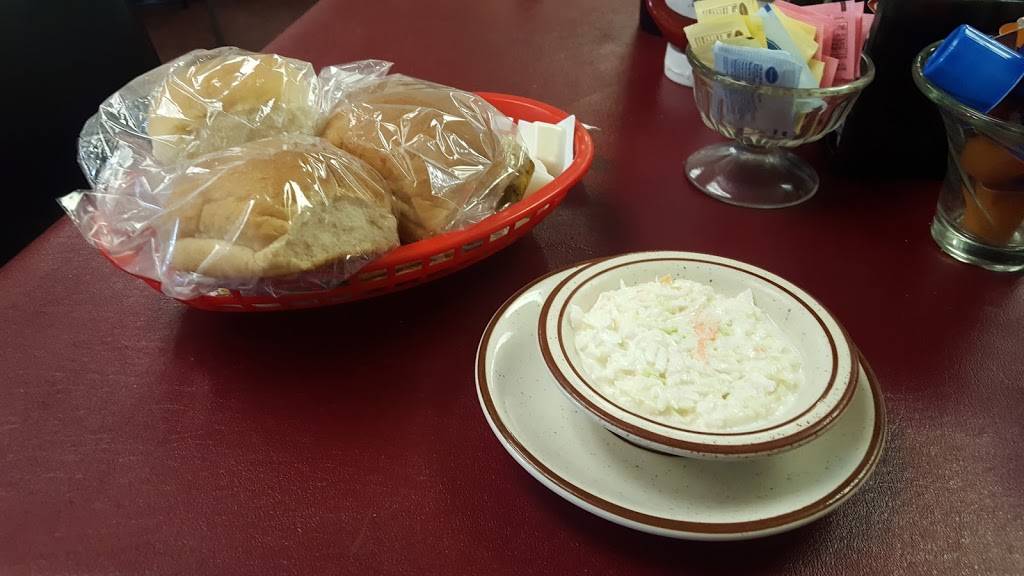 Floras Family Restaurant | restaurant | 206 N Sycamore St, Flora, IN 46929, USA | 5749673015 OR +1 574-967-3015