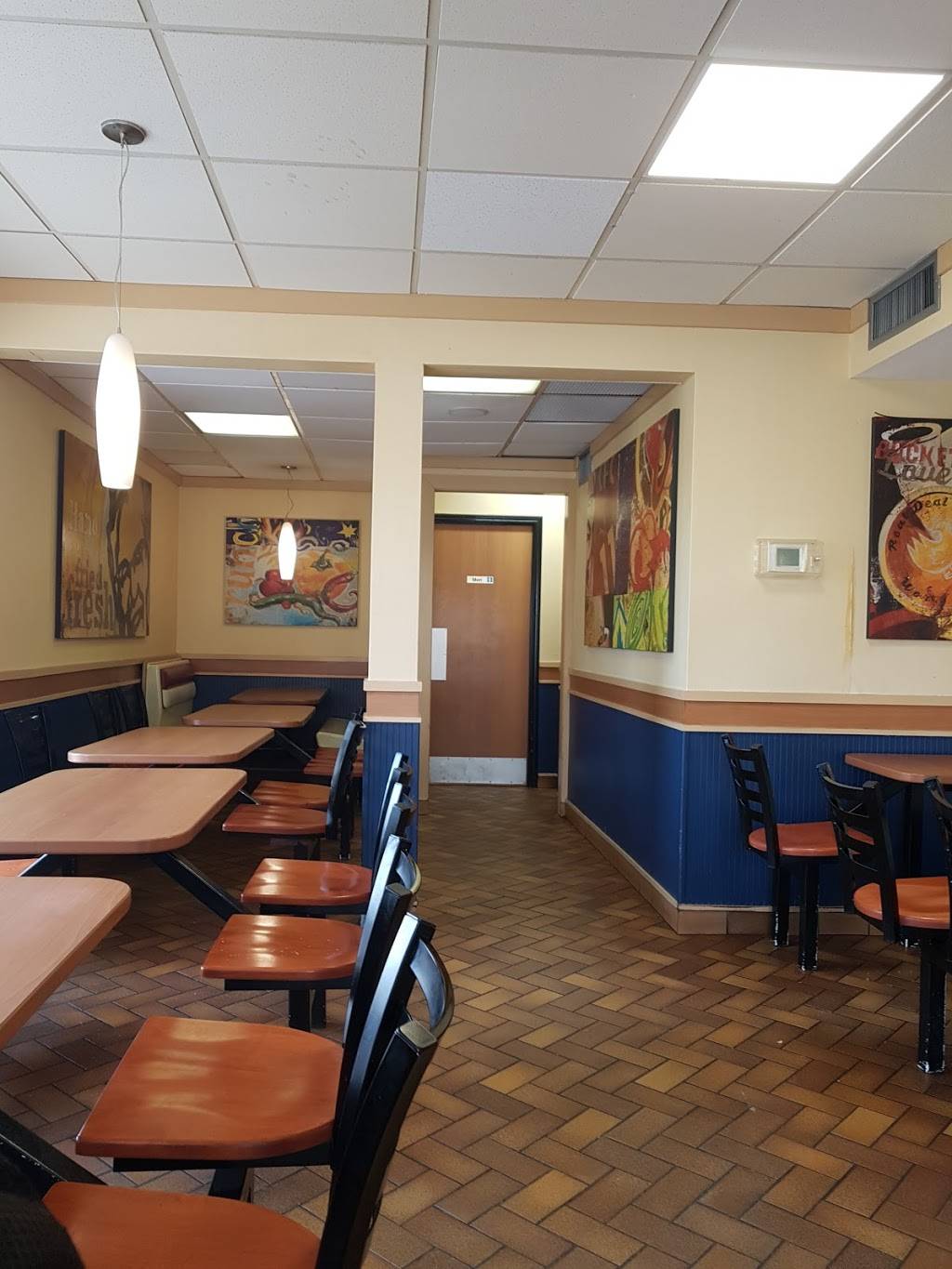 Taco Bell | meal takeaway | 63 Lindsay St S, Lindsay, ON K9V 2M1, Canada | 7053244212 OR +1 705-324-4212