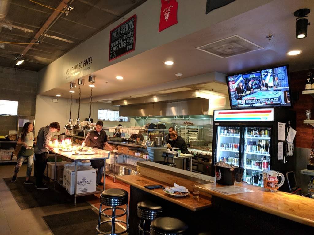 Rodeo Goat | restaurant | 1926 Market Center Blvd, Dallas, TX 75207, USA | 2147414628 OR +1 214-741-4628