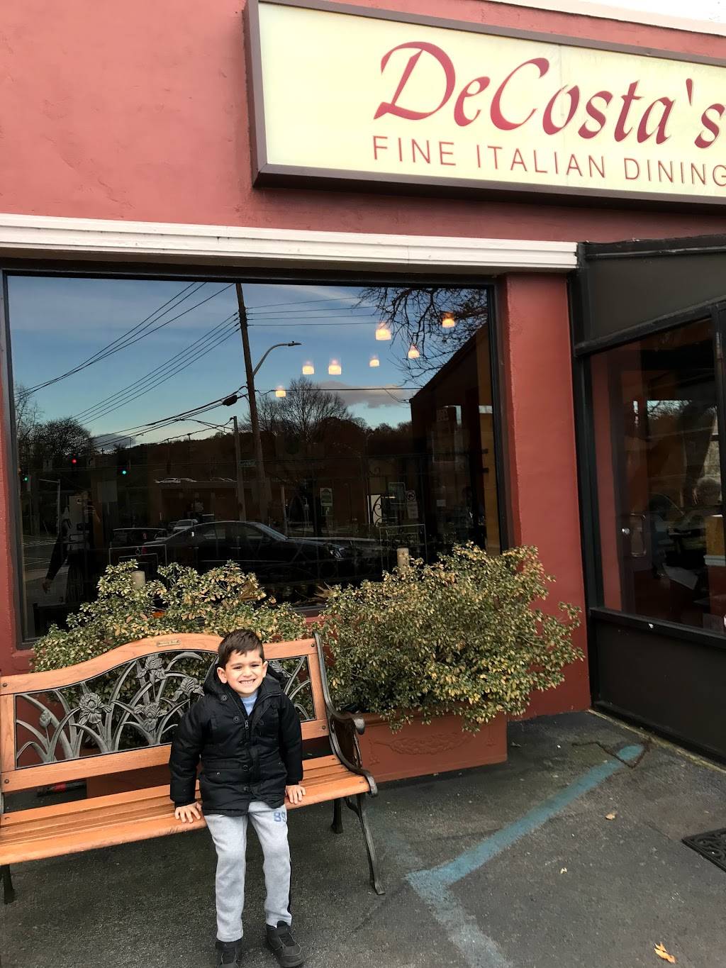DeCostas | restaurant | 2600, 400 Yonkers Ave, Yonkers, NY 10704, USA | 9149648887 OR +1 914-964-8887