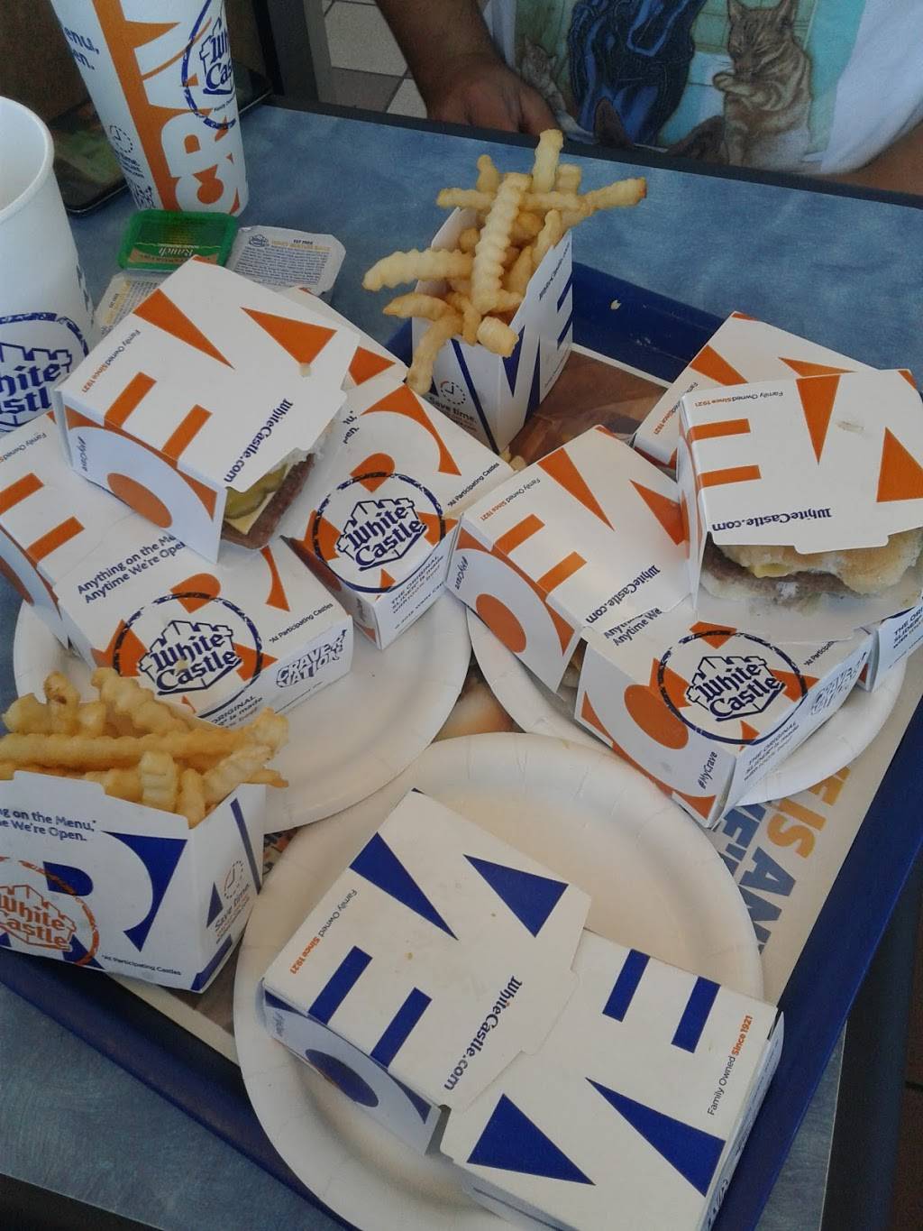 White Castle | restaurant | 1265 Normantown Rd, Romeoville, IL 60446, USA | 8152934101 OR +1 815-293-4101