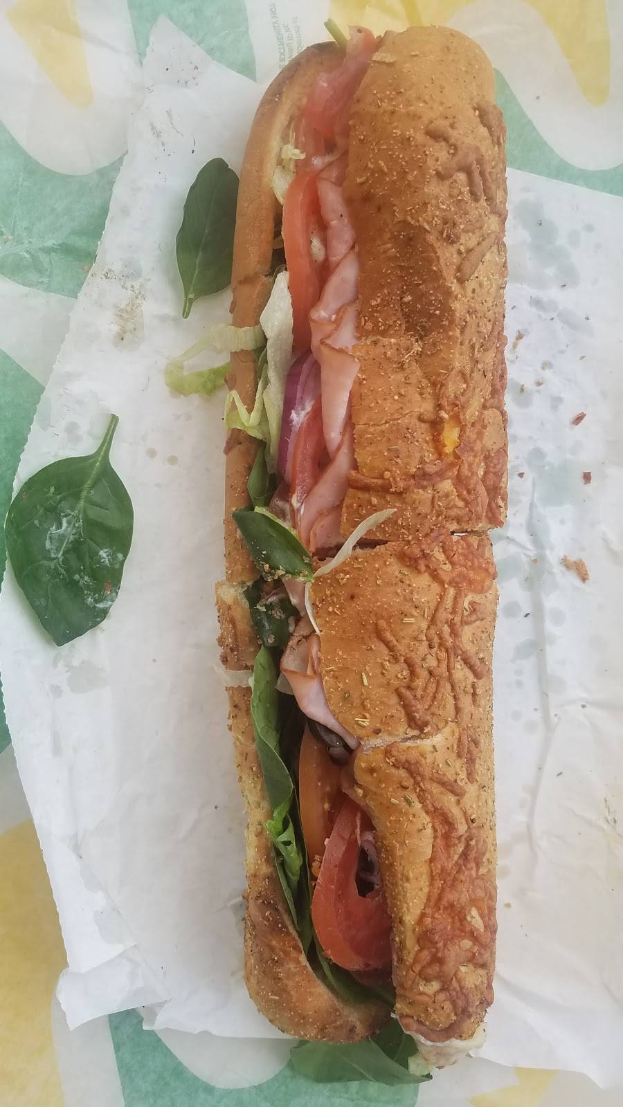 Subway Restaurants | restaurant | 1, The Davis Building, 1302 Elm St, Dallas, TX 75201, USA | 2147471088 OR +1 214-747-1088