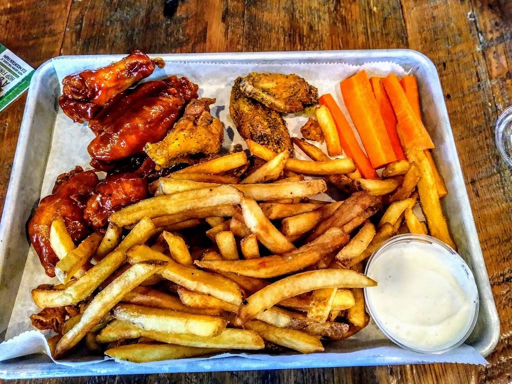 Chases Grille and Wingery | restaurant | 125 Lawrenceville St NW #400, Norcross, GA 30071, USA | 7704490229 OR +1 770-449-0229