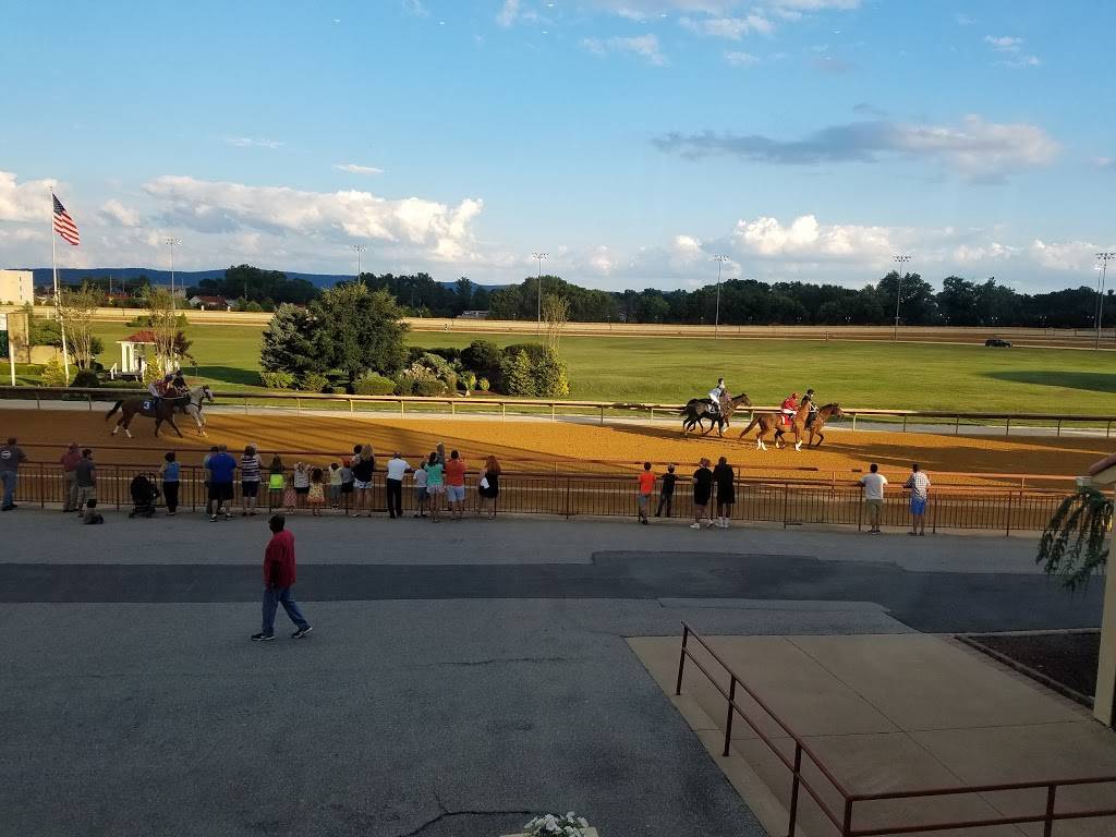 Skyline Terrace | restaurant | 750 Hollywood Dr, Charles Town, WV 25414, USA | 8007957001 OR +1 800-795-7001