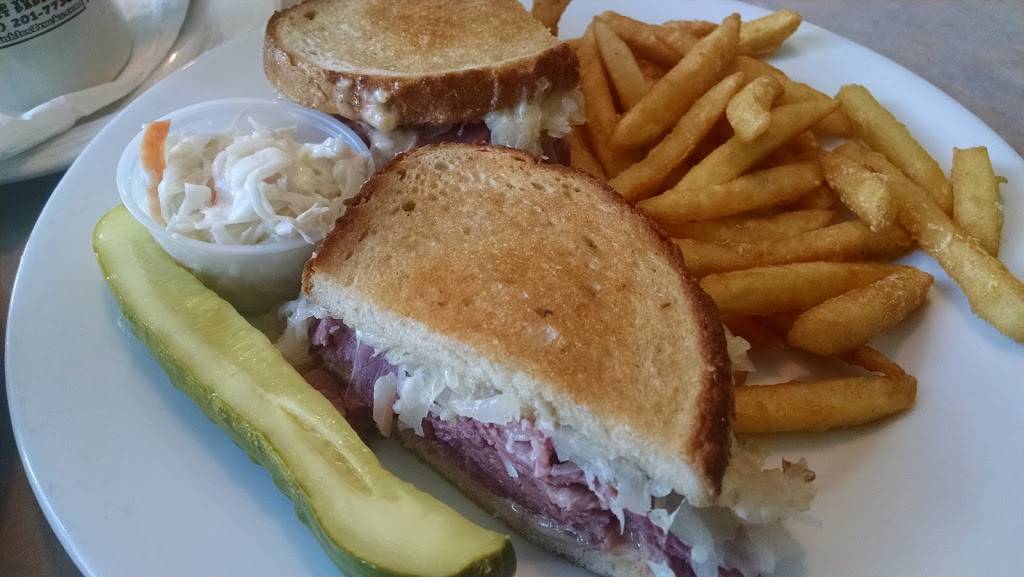 Cristys Restaurant | restaurant | 545 Winsted Rd, Torrington, CT 06790, USA | 8604967330 OR +1 860-496-7330