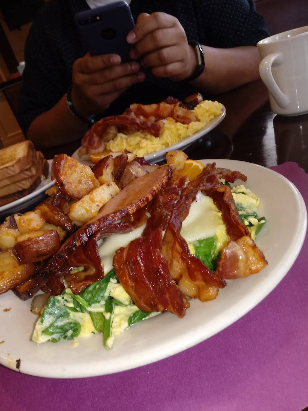 Memos Restaurant | cafe | 1272 Memorial Ave, West Springfield, MA 01089, USA | 4137398420 OR +1 413-739-8420