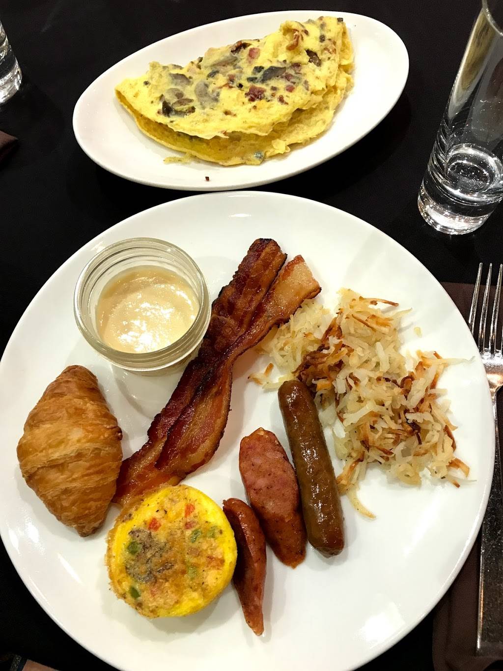 Market Table Restaurant at The Alexander Hotel | restaurant | 333 Delaware St, Indianapolis, IN 46204, USA | 3176248222 OR +1 317-624-8222