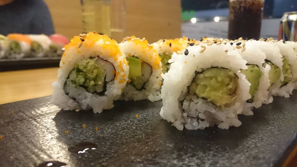 SushiMe | restaurant | 8 Beechwood Av, Vanier, ON K1L 8B4, Canada | 6137414777 OR +1 613-741-4777