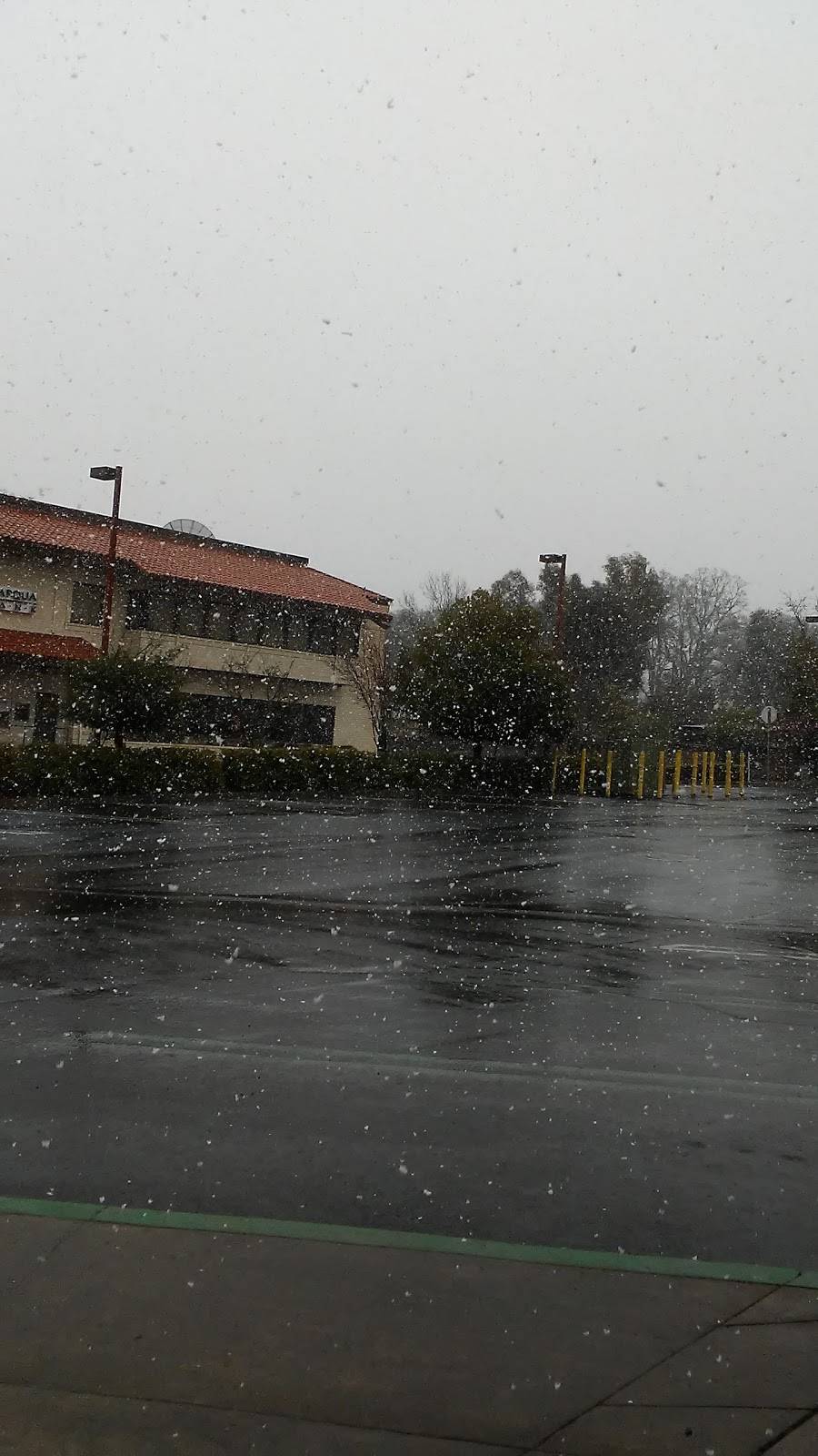 Round Table Pizza | meal takeaway | 821 Eleventh St, Lakeport, CA 95453, USA | 7072638110 OR +1 707-263-8110