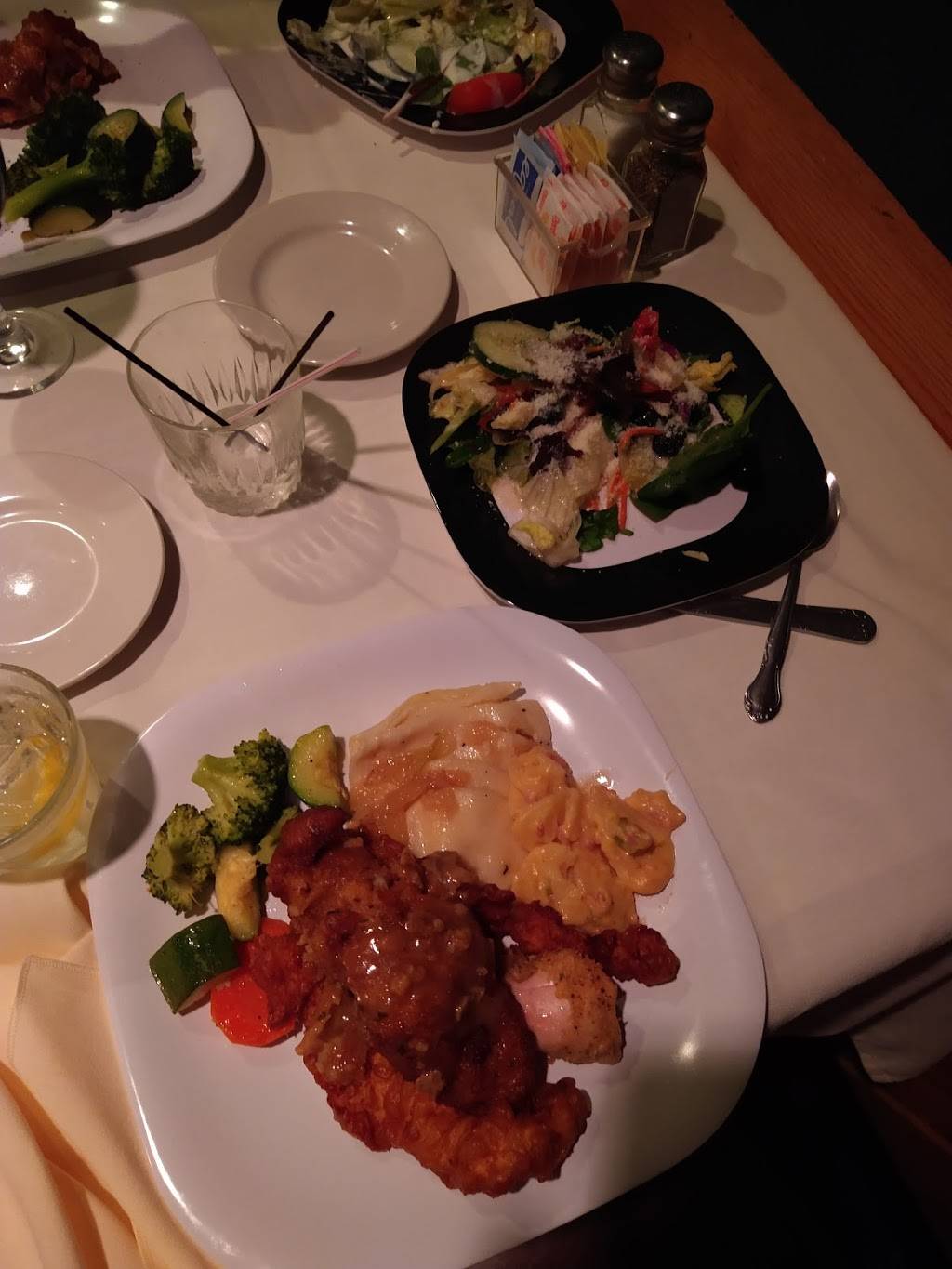 Griecos Carefree Inn Restaurant | restaurant | 903 PA-910, Indianola, PA 15051, USA | 4127679460 OR +1 412-767-9460