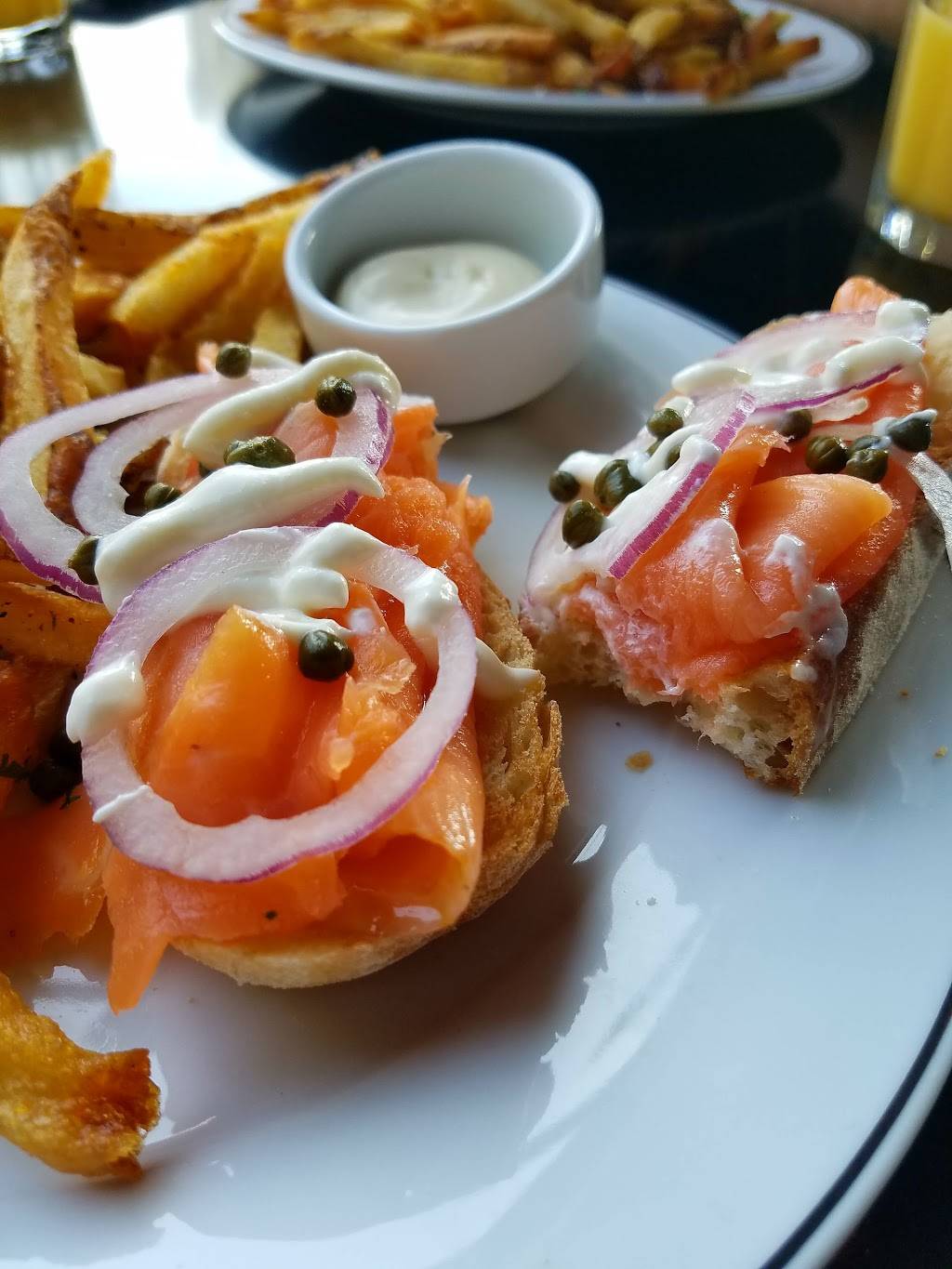 Petite Chou Bistro & Champagne Bar | restaurant | 823 Westfield Blvd, Indianapolis, IN 46220, USA | 3172590765 OR +1 317-259-0765